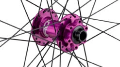 HOPE Juego De Ruedas Pro 4 + Fortus 35 Disc 6 Agujeros 27,5" Boost 30 HOPE Juego De Ruedas Pro 4 + Fortus 35 Disc 6 Agujeros 27,5" Boost -Pro Bike Tienda 395214